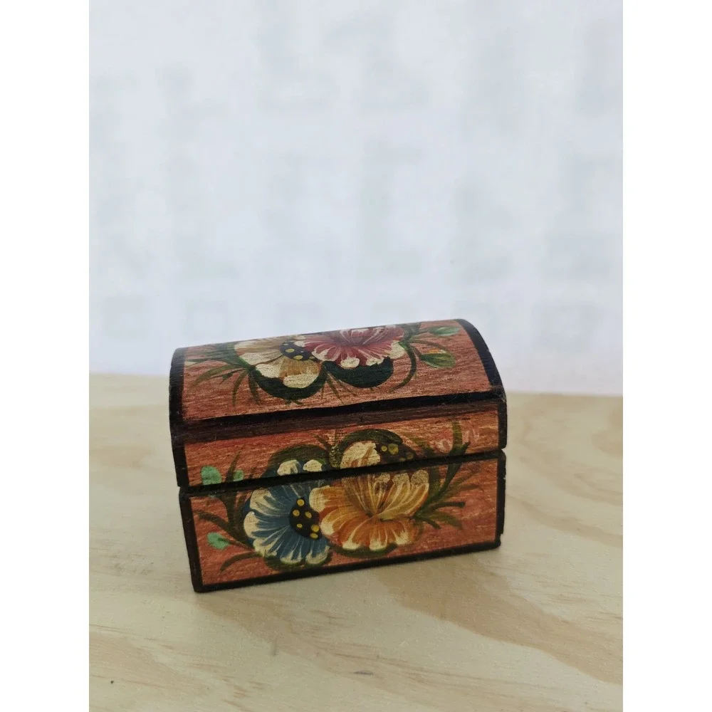 Vintage Hand Painted Wooden Floral Folk Art Small Box Jewelry Chest 3.5